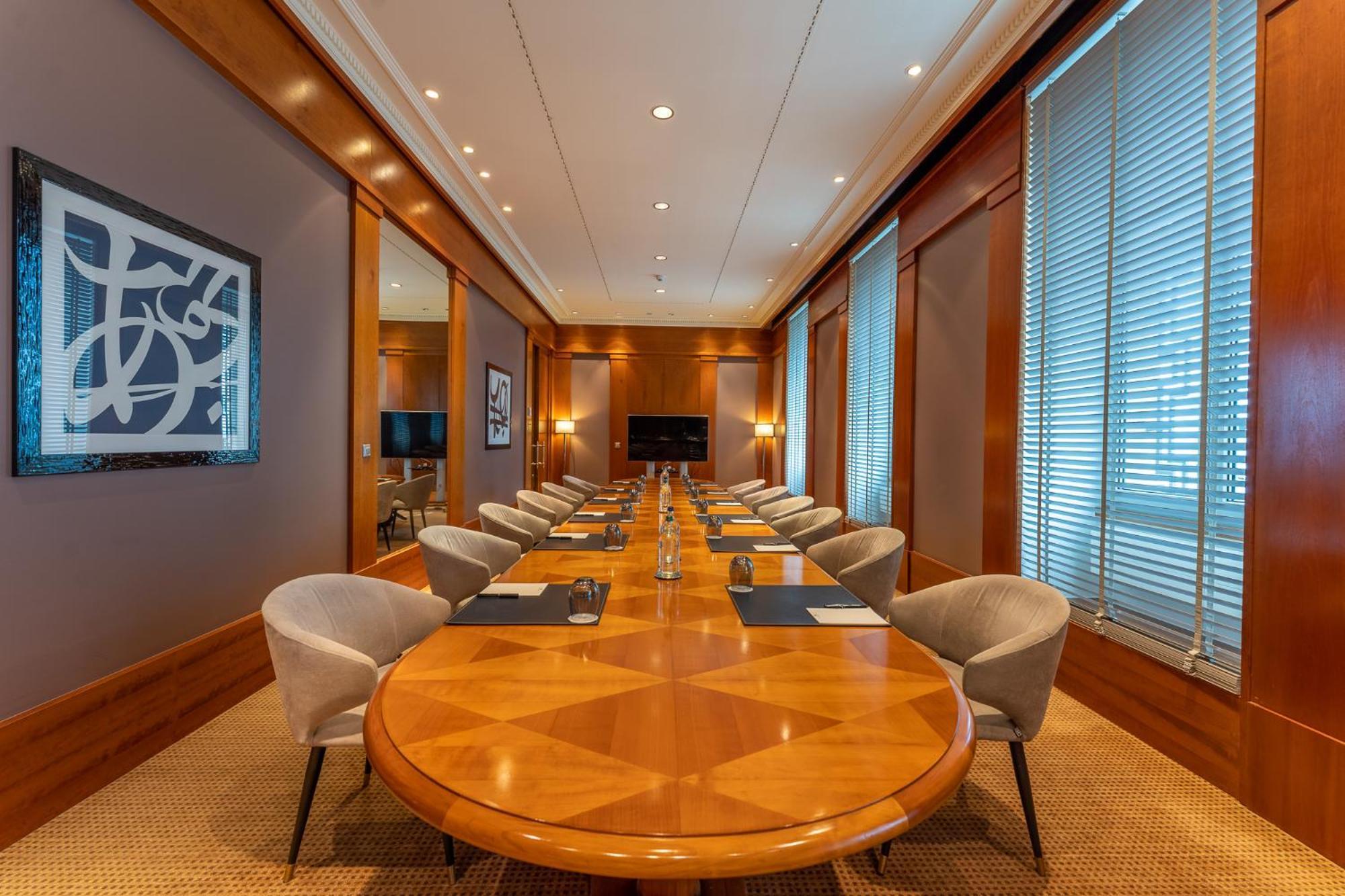 Beau Rivage Hotel Neuchâtel Eksteriør bilde The boardroom at the club