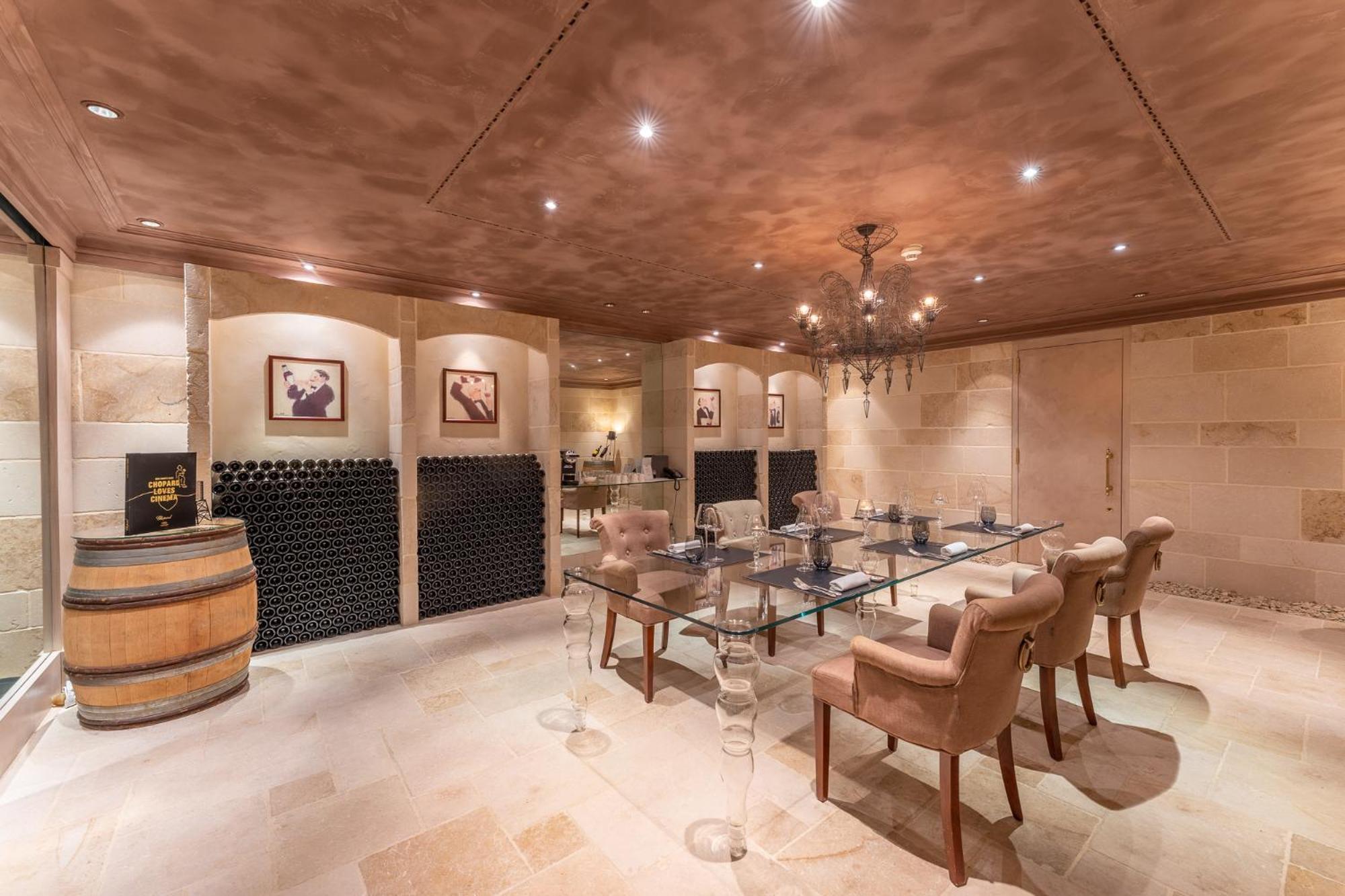 Beau Rivage Hotel Neuchâtel Eksteriør bilde Wine tasting room at the Château d'Ardenne