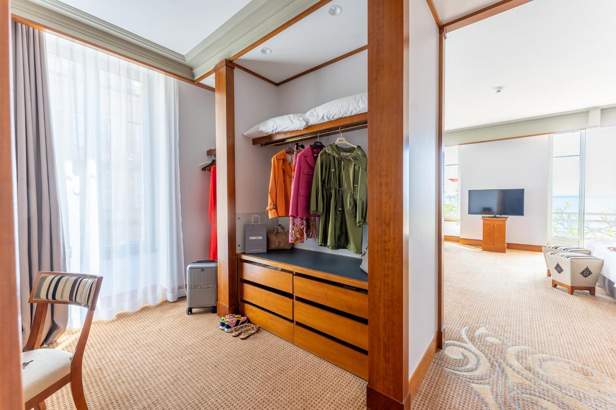Beau Rivage Hotel Neuchâtel Eksteriør bilde A walk-in wardrobe